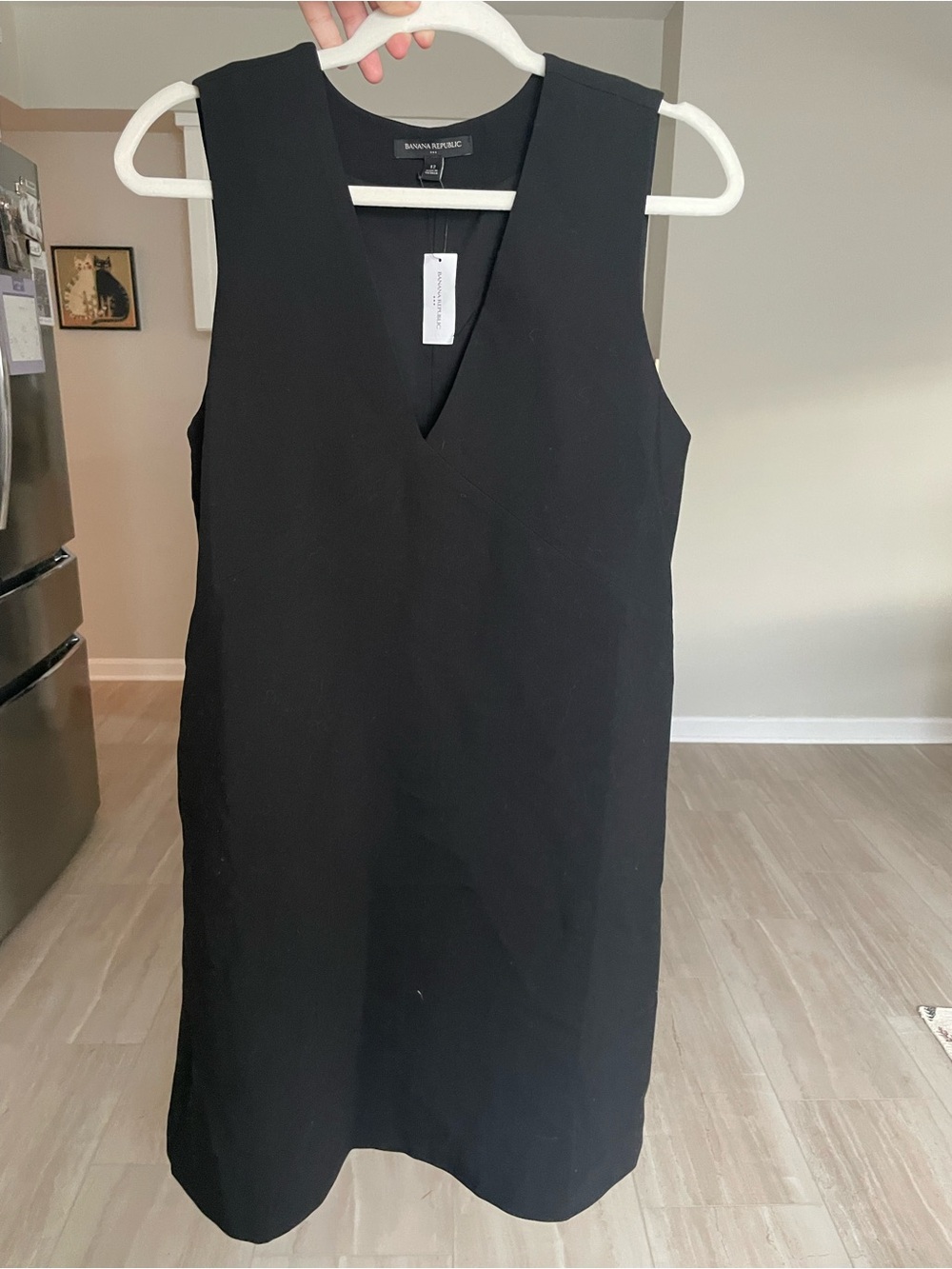 Banana Republic Black V-Neck Sleeveless Shift Dress